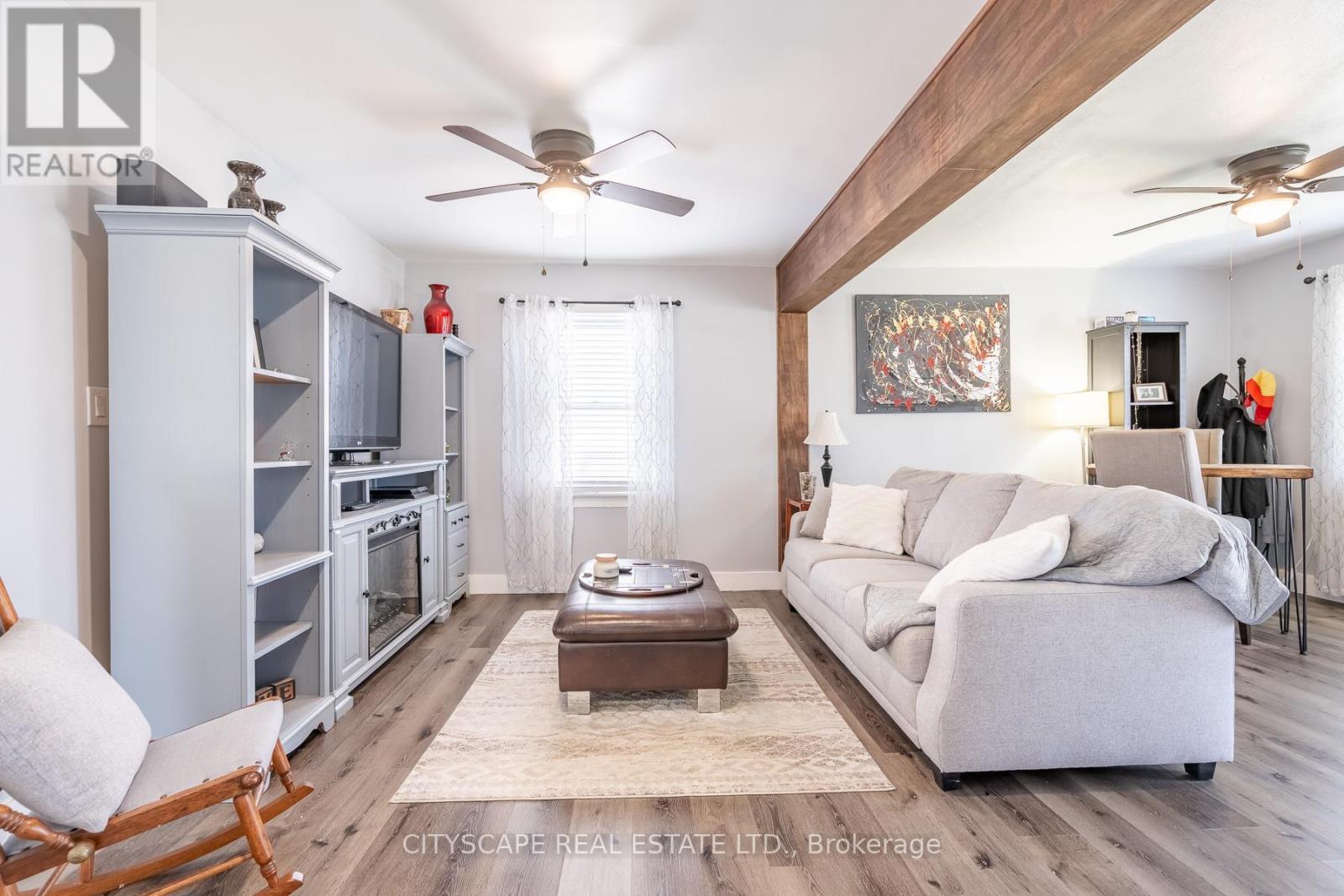7992 PETER STREET — photo 9