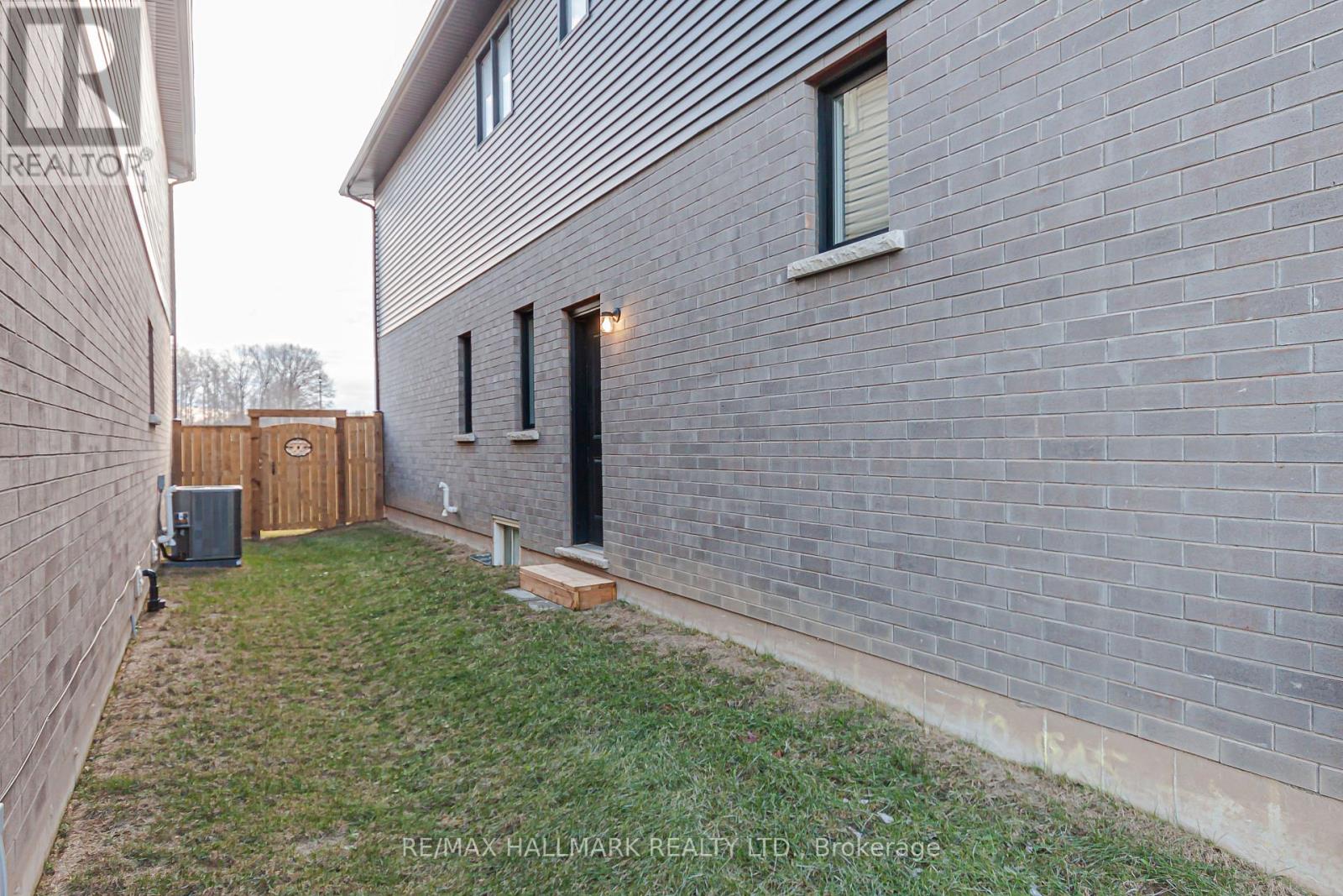 58 MARIE STREET — photo 39