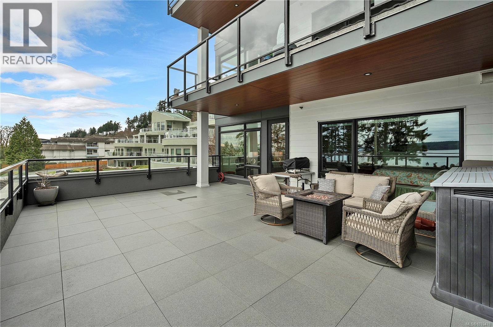 #204 684 Island Hwy S - 19