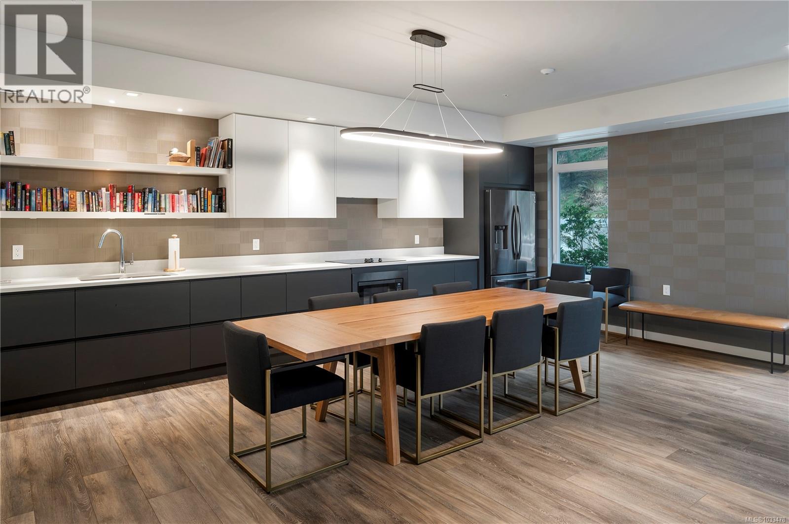 #204 684 Island Hwy S - 21