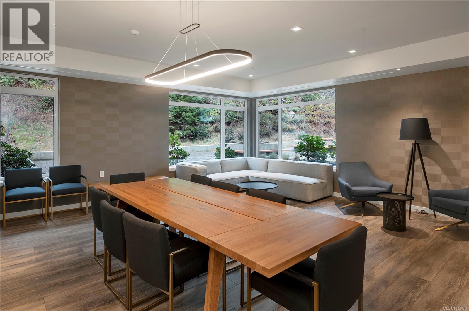 #204 684 Island Hwy S - 22