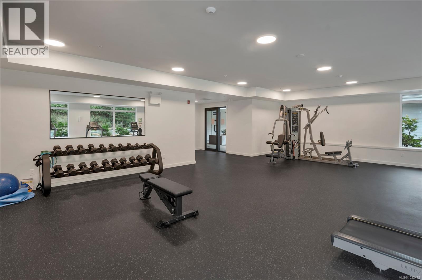 #204 684 Island Hwy S - 26