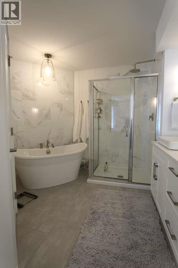 2897 Robinson Road - 25