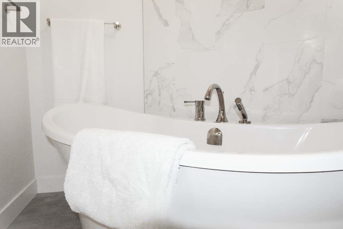2897 Robinson Road - 27