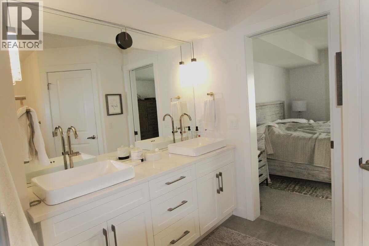 2897 Robinson Road - 30