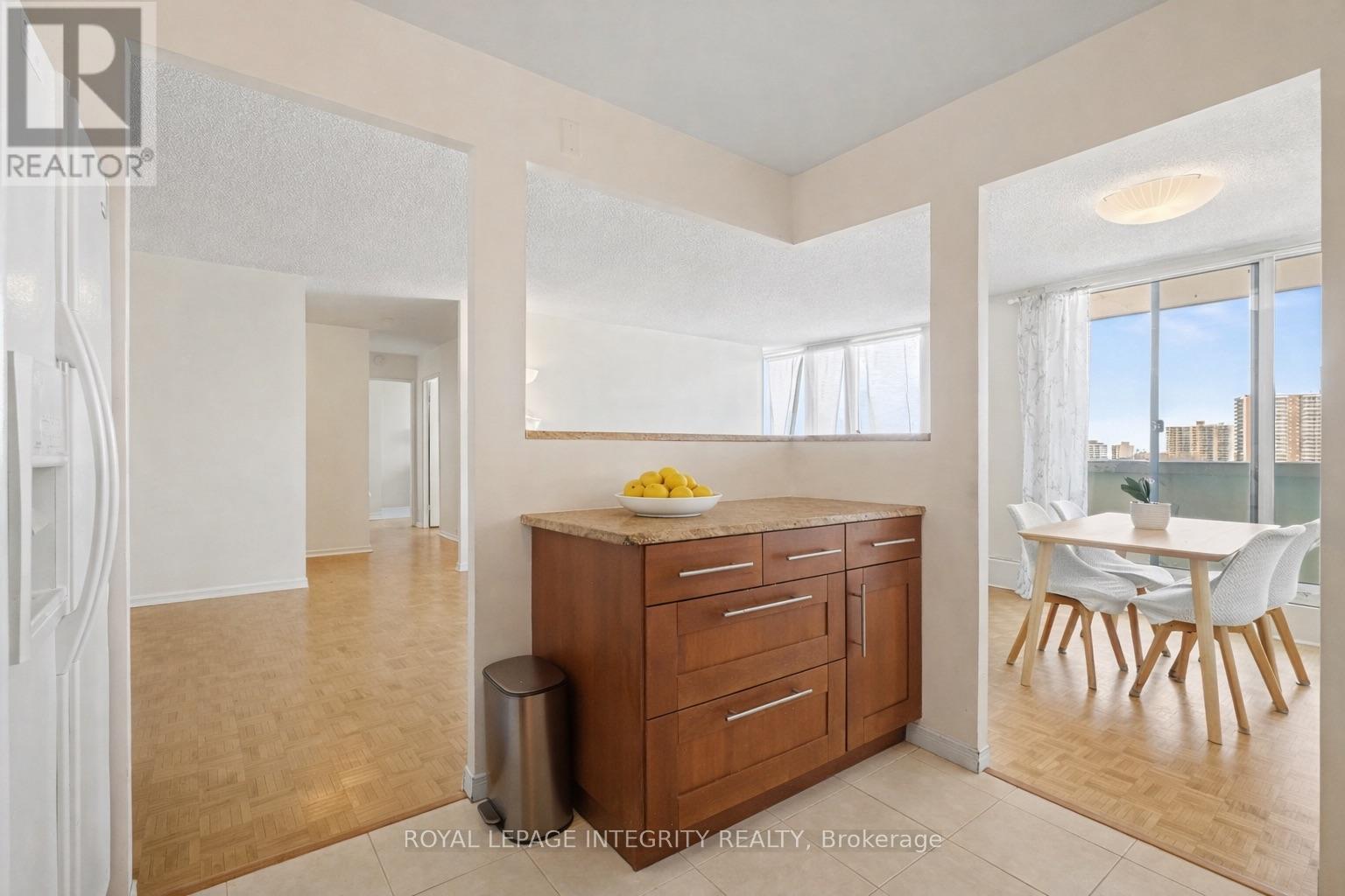 #803 2625 REGINA STREET - 16
