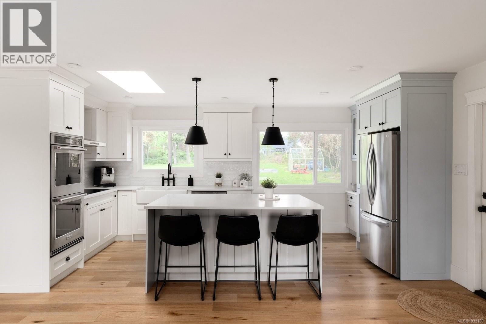 826 Birch Rd, North Saanich