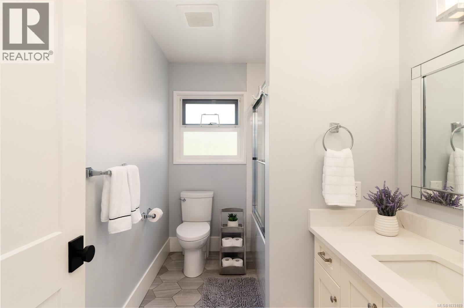 826 Birch Rd, North Saanich