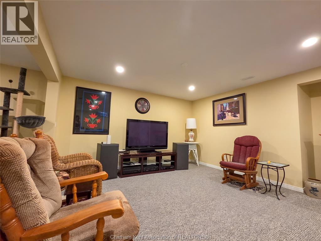 93 GREGORY DRIVE - 33