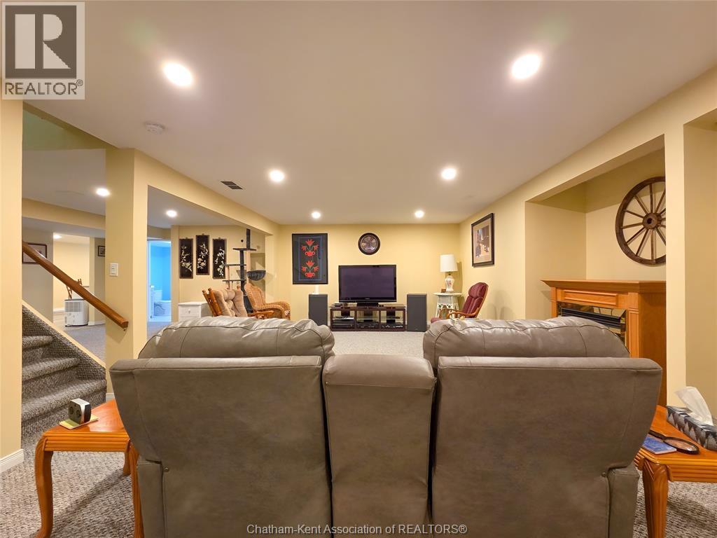 93 GREGORY DRIVE - 30