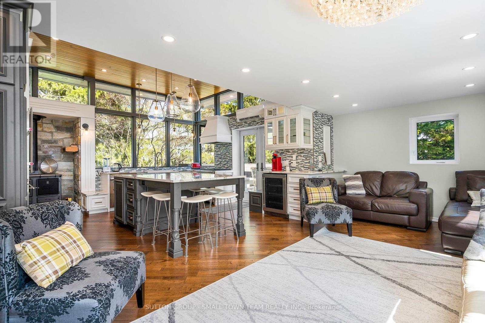 114 LAKESHORE ROAD W - photo 3