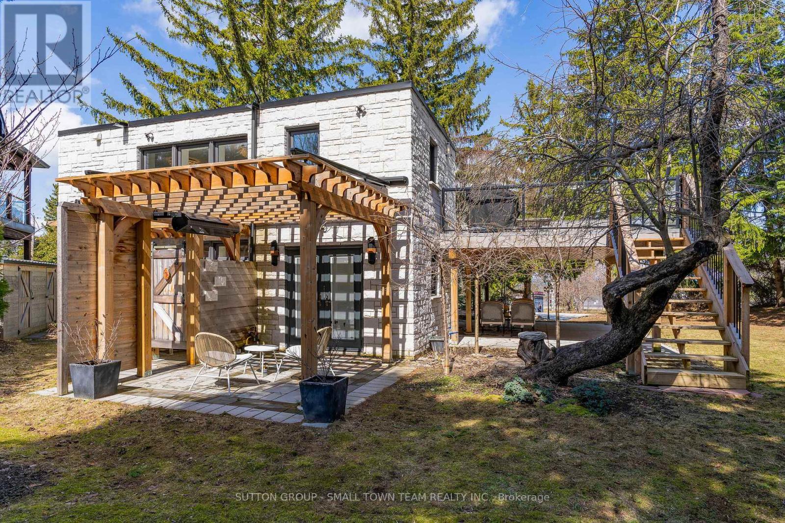 114 LAKESHORE ROAD W — photo 40