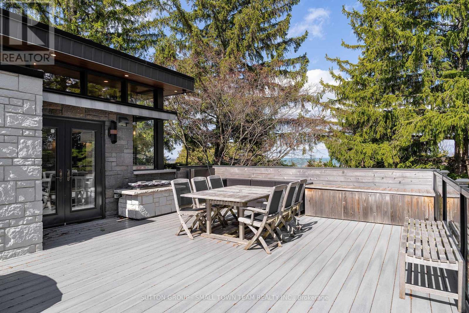 114 LAKESHORE ROAD W — photo 44