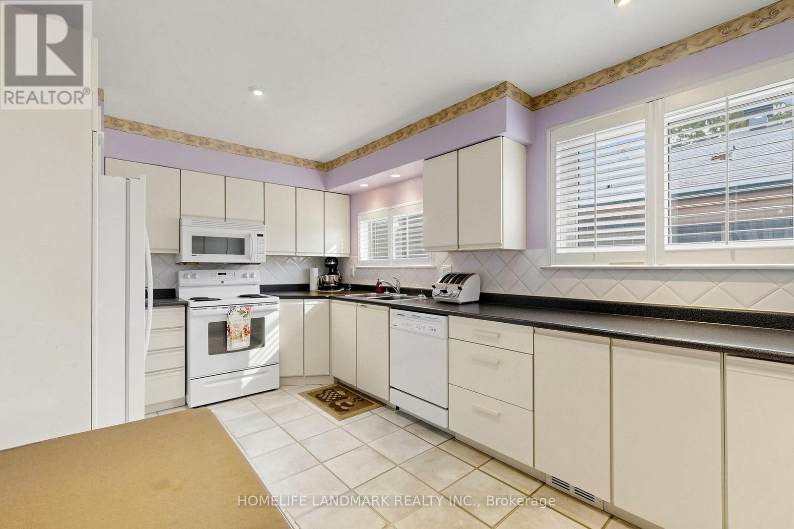 49 GLENSTROKE DRIVE — photo 15