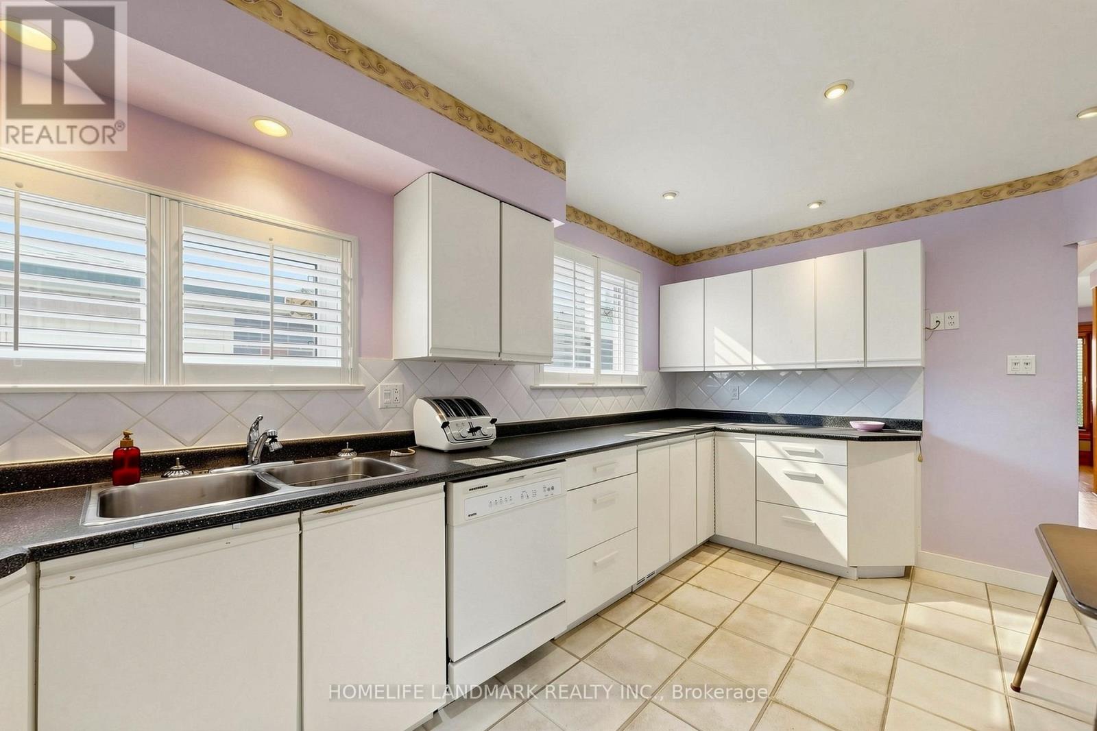 49 GLENSTROKE DRIVE — photo 19