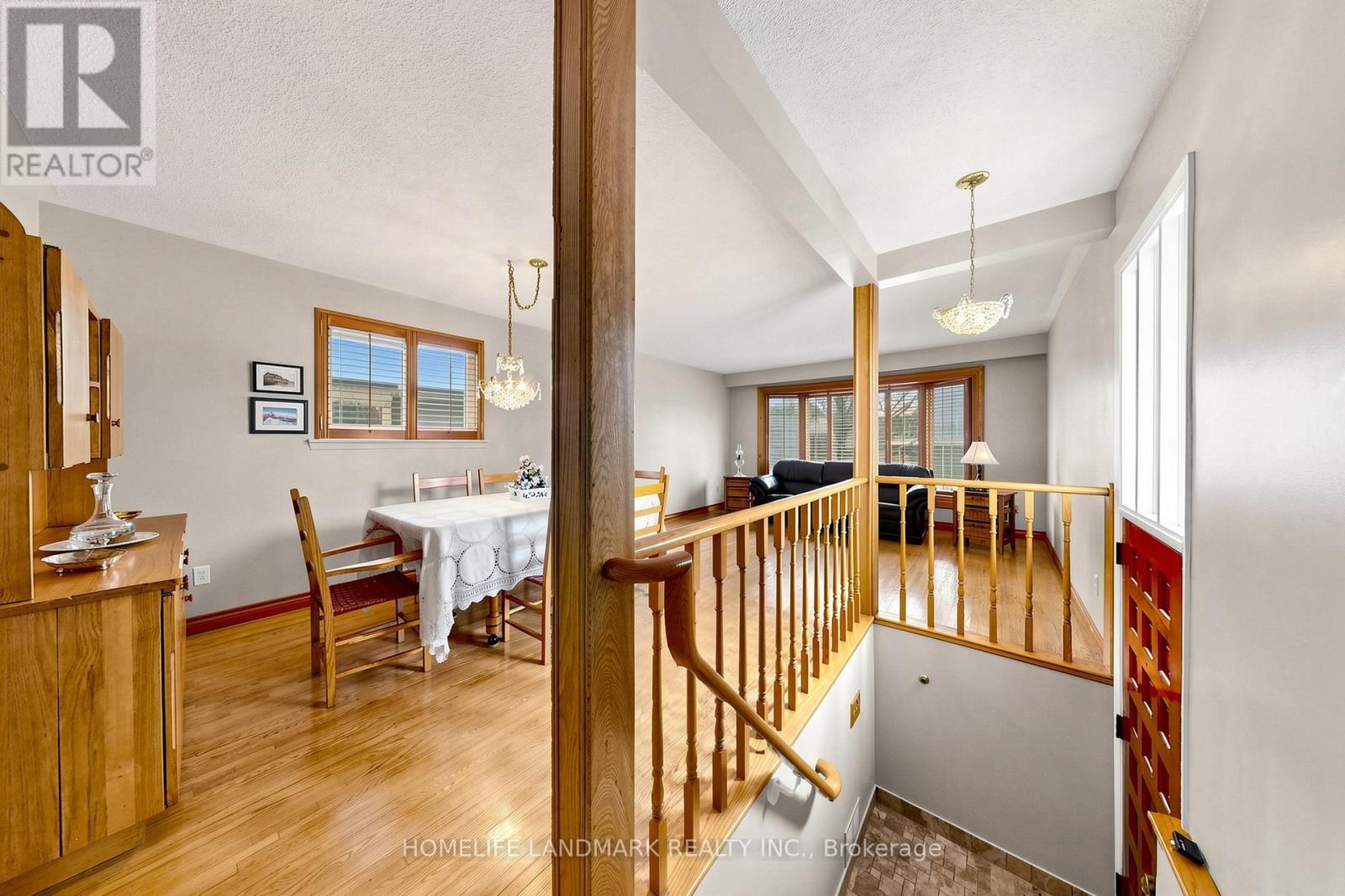 49 GLENSTROKE DRIVE — photo 21