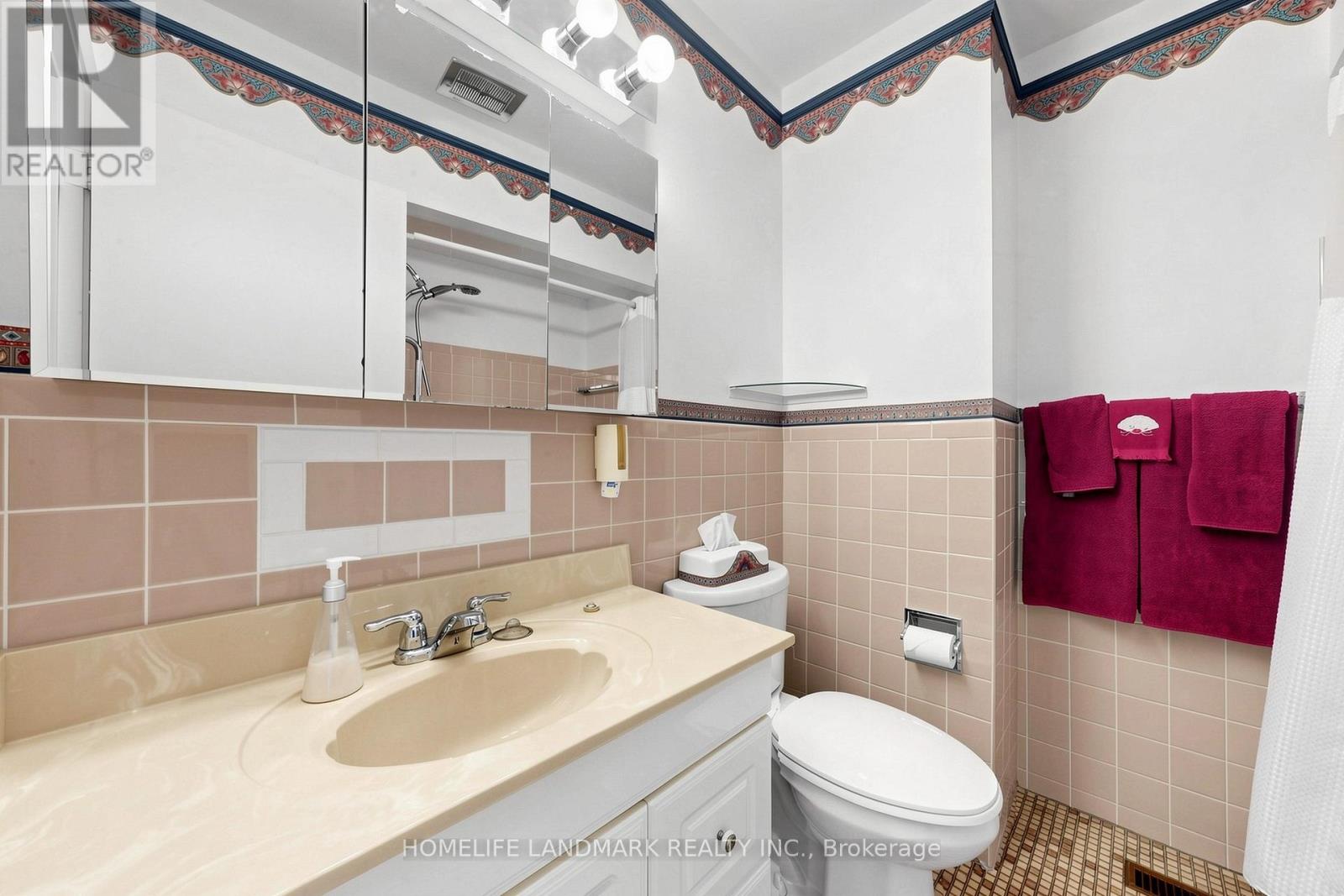 49 GLENSTROKE DRIVE — photo 29