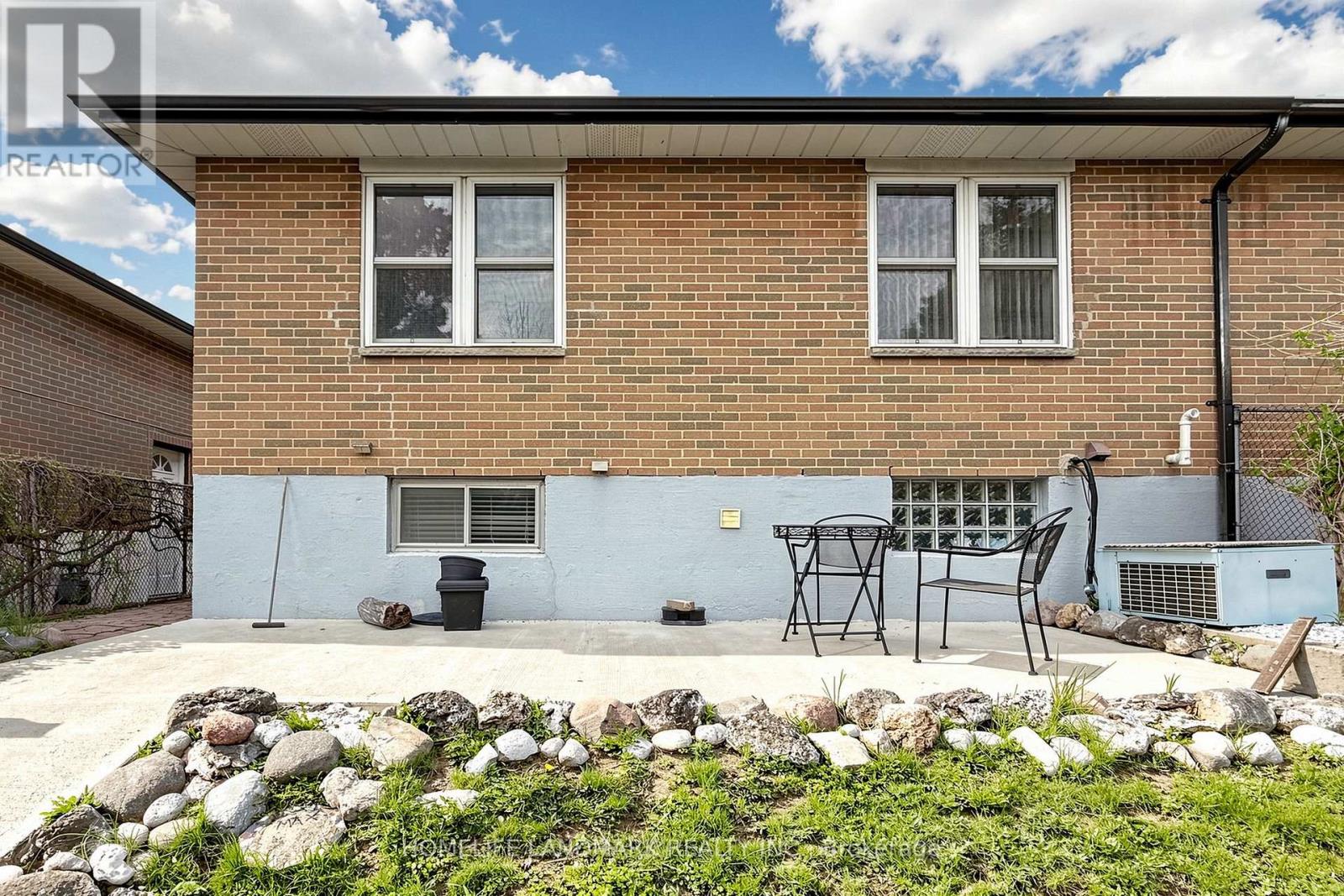 49 GLENSTROKE DRIVE — photo 48