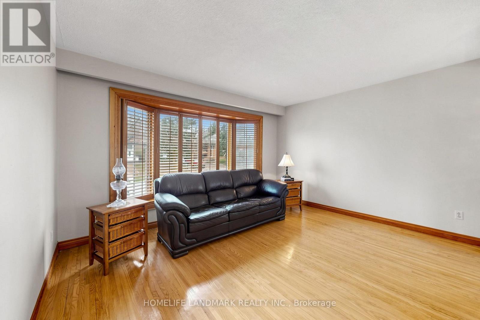 49 GLENSTROKE DRIVE — photo 7