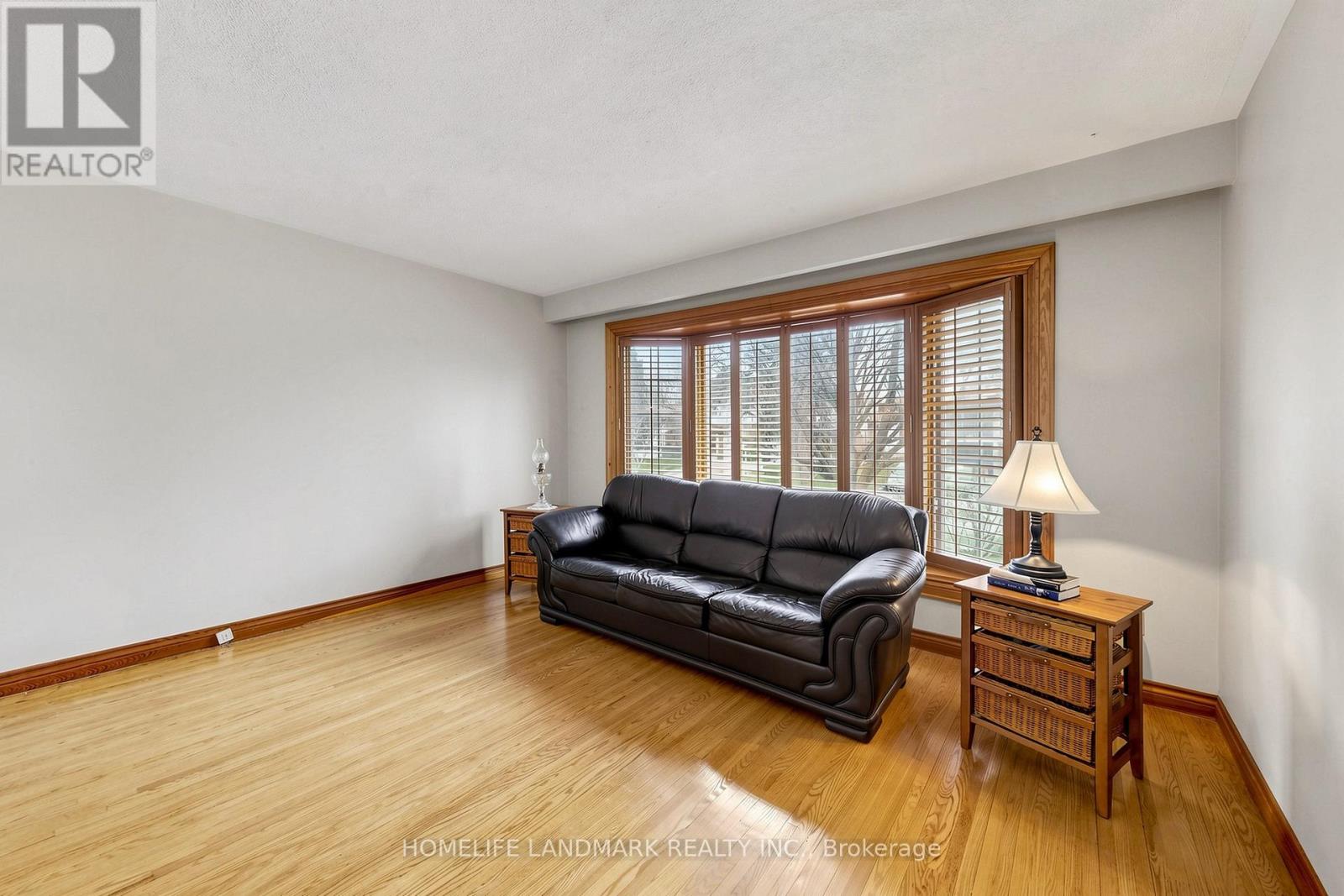 49 GLENSTROKE DRIVE — photo 9