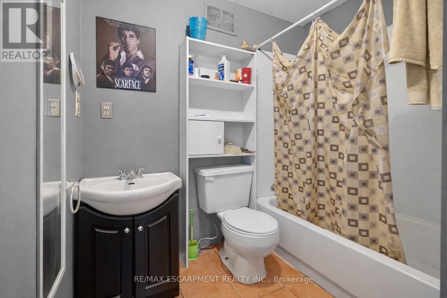 38 HESS STREET S - 14