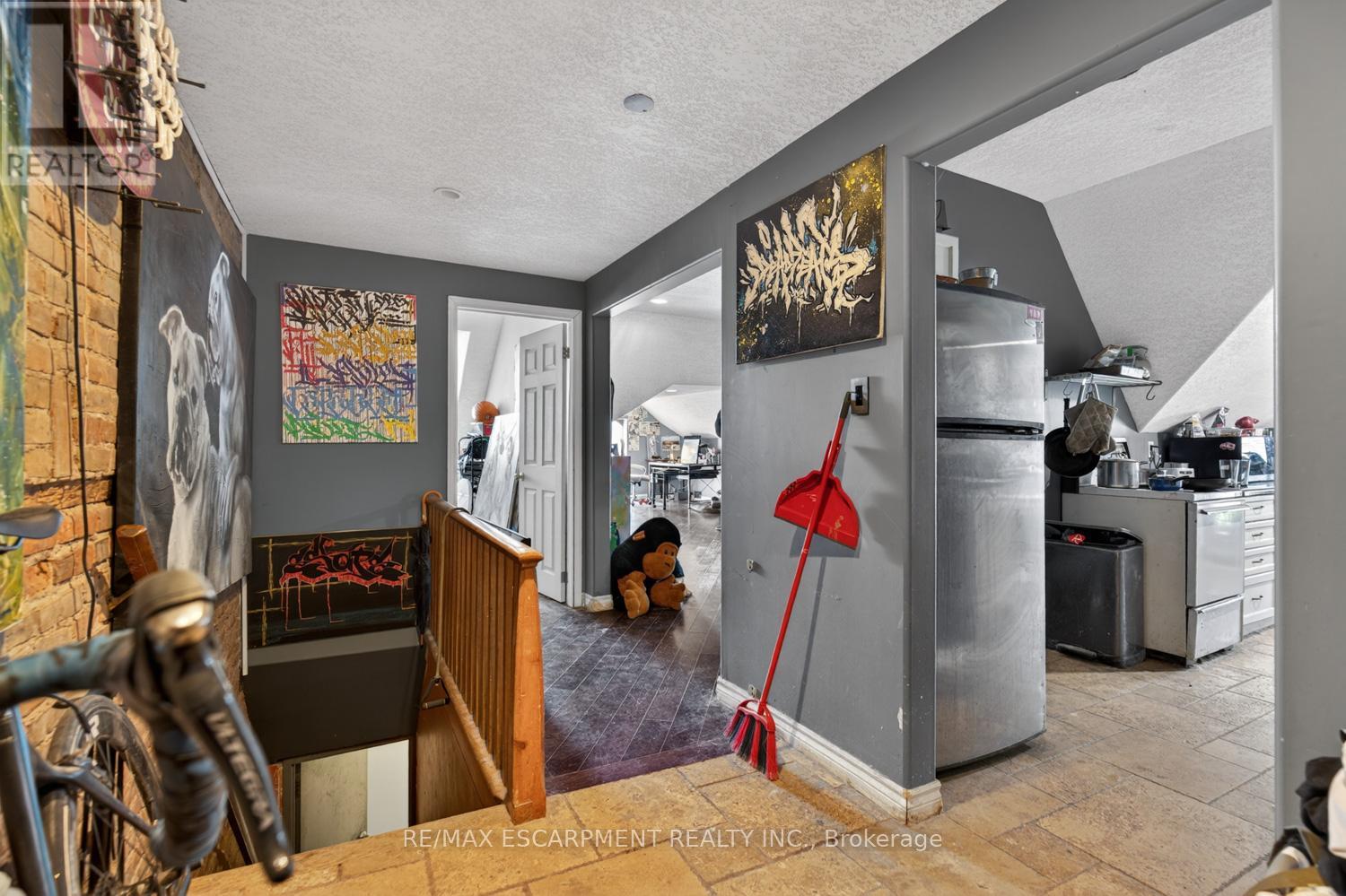 38 HESS STREET S - 16