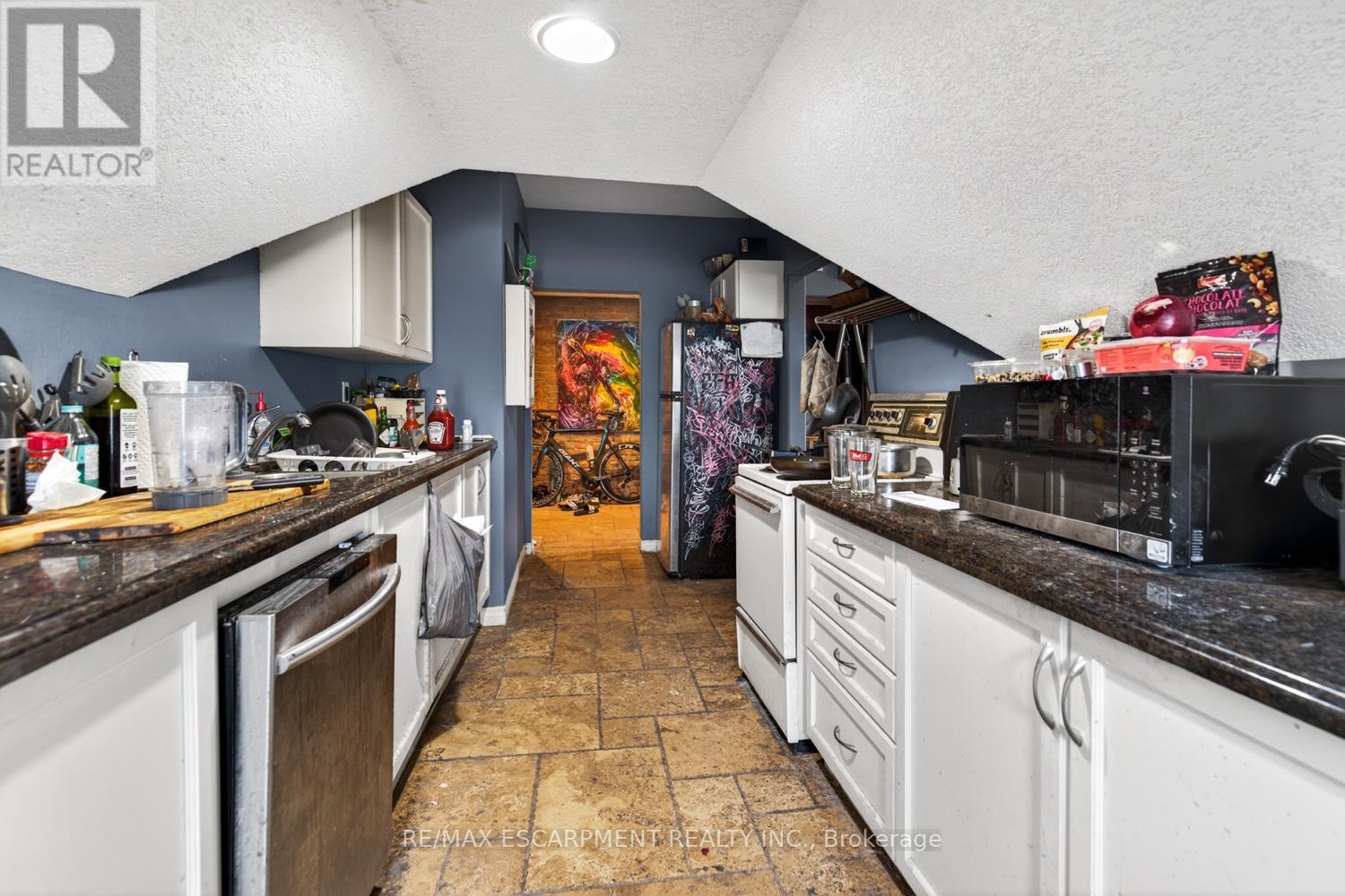 38 HESS STREET S - 27