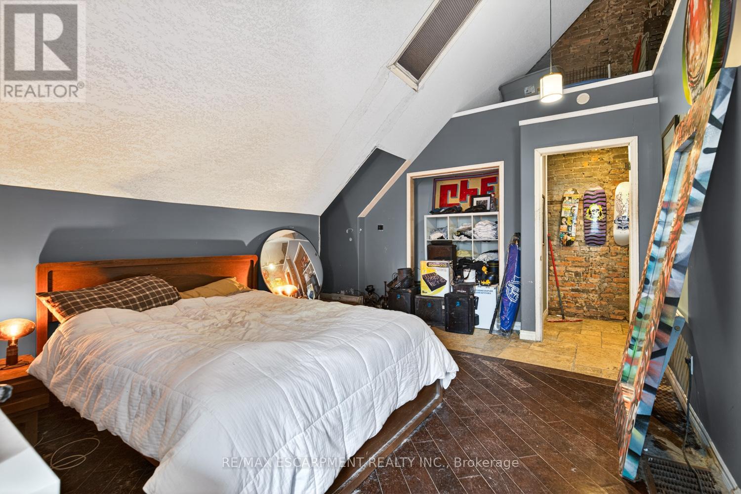 38 HESS STREET S - 28