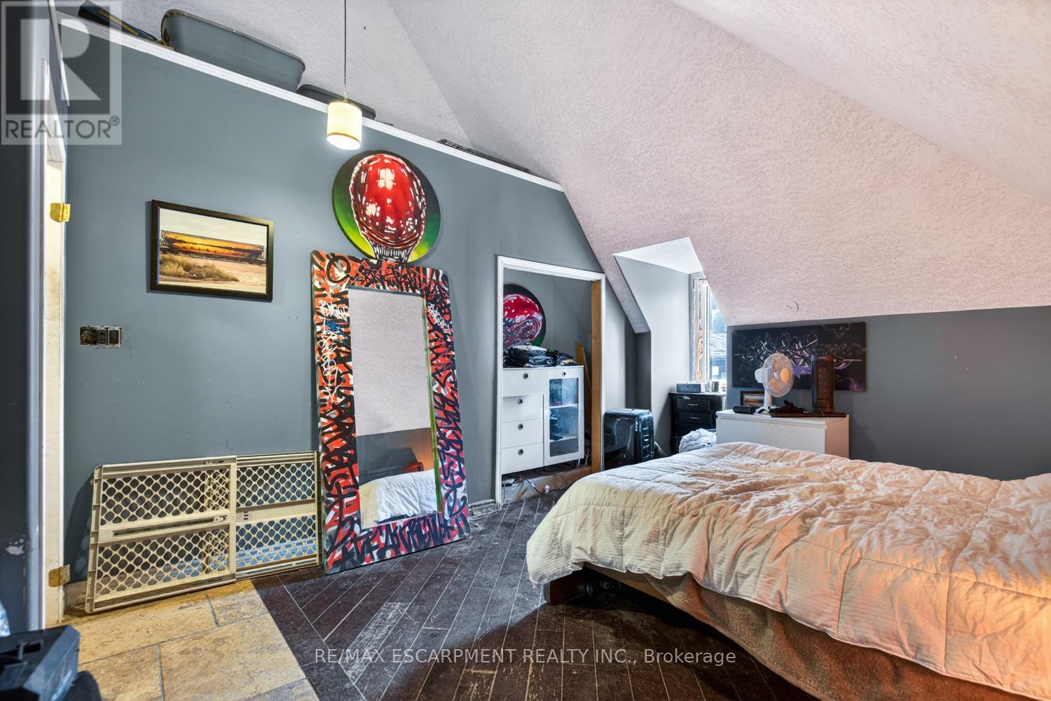38 HESS STREET S - 30