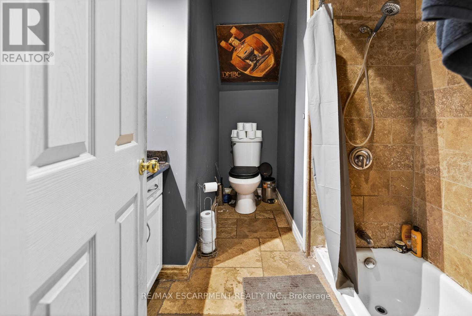 38 HESS STREET S - 32