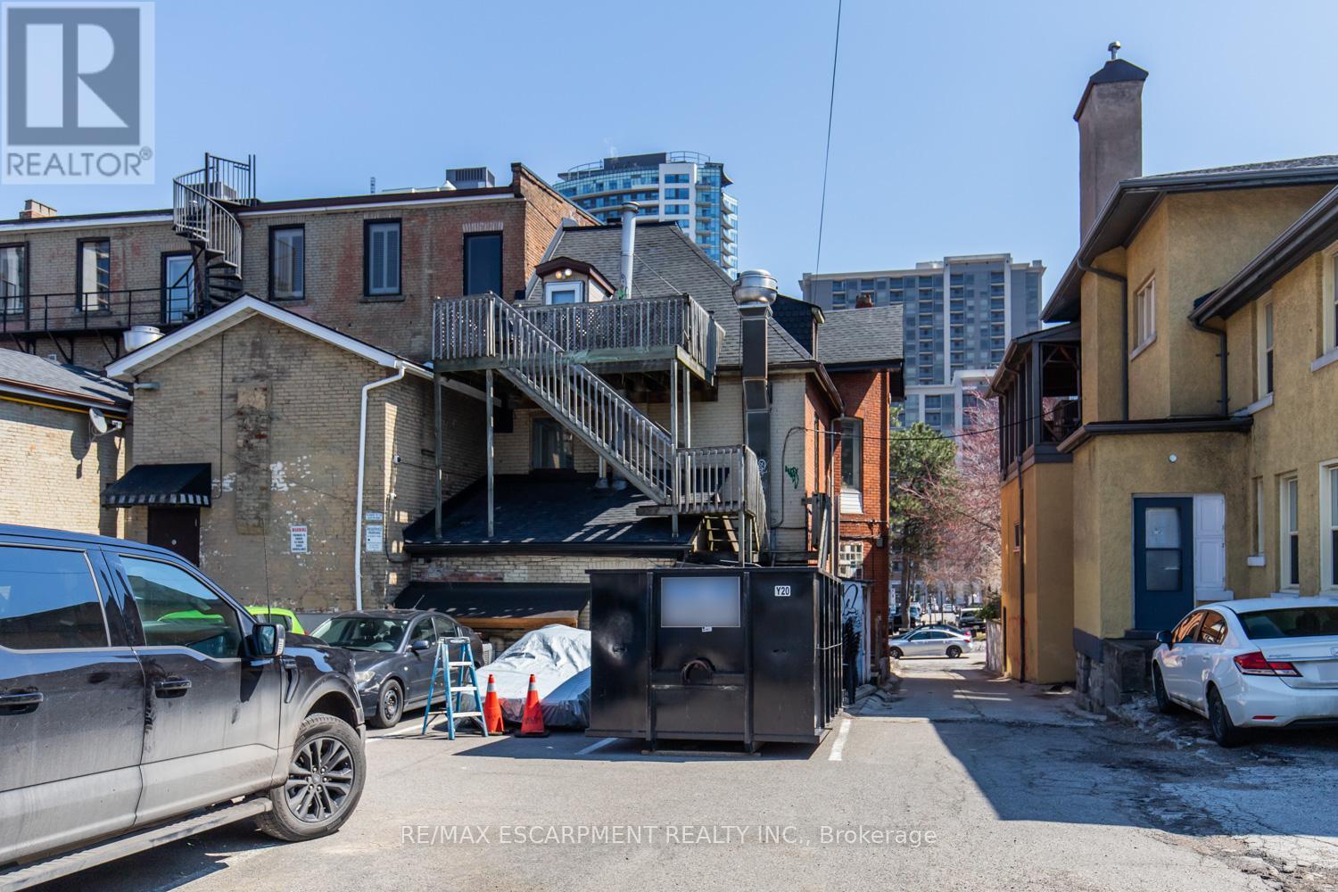 38 HESS STREET S - 39
