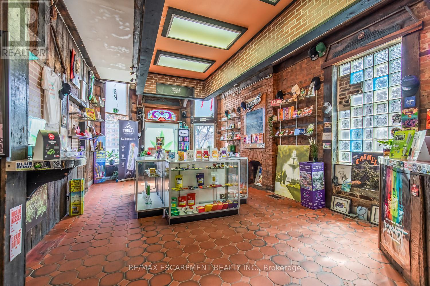 38 HESS STREET S - 5