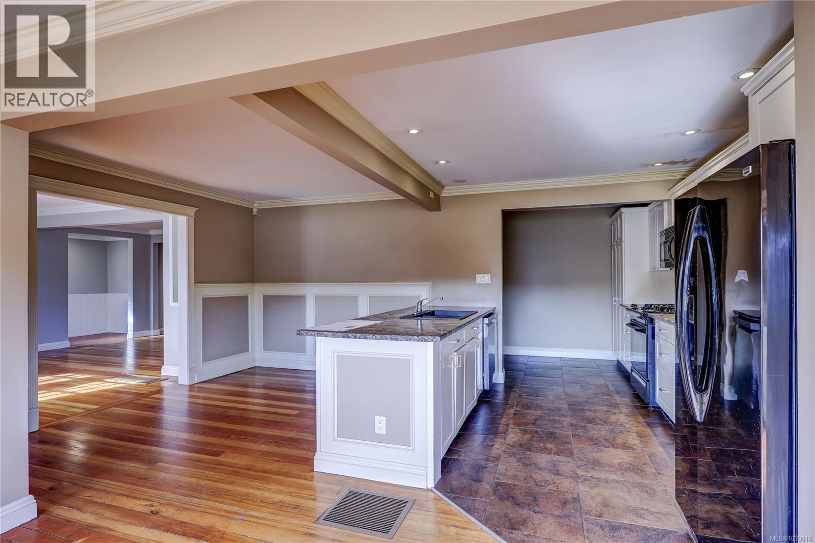 1361 Discovery Ave - 9