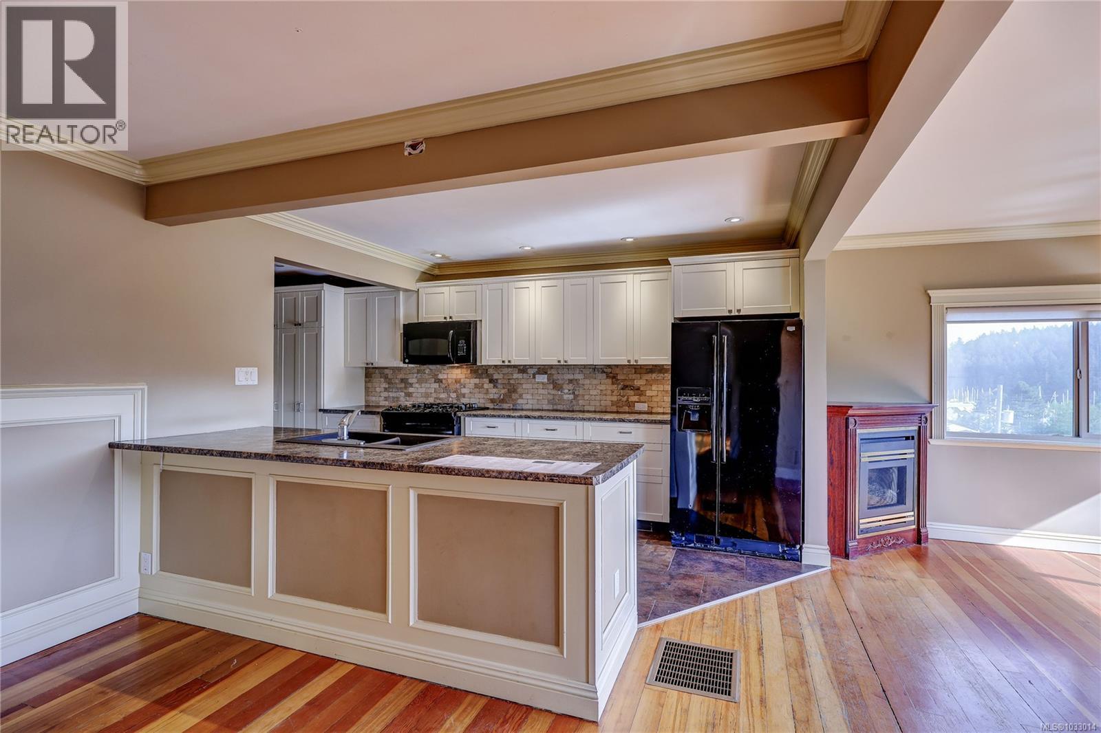 1361 Discovery Ave - 8