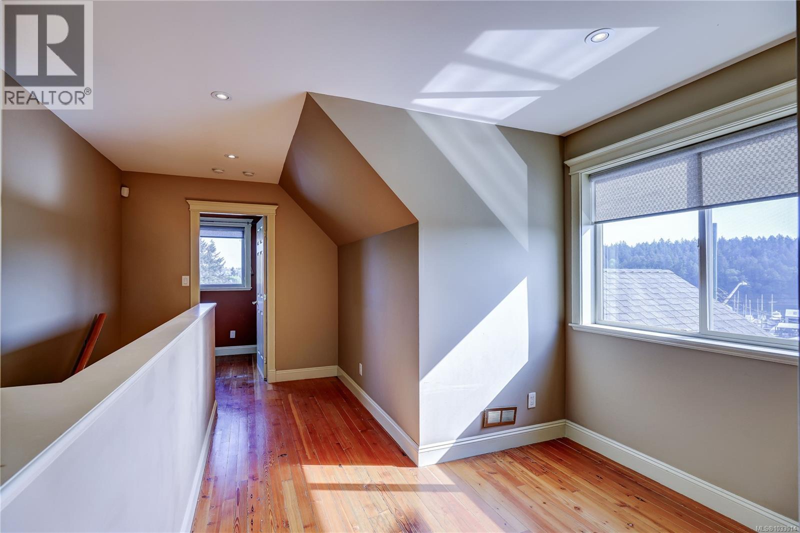 1361 Discovery Ave - 31