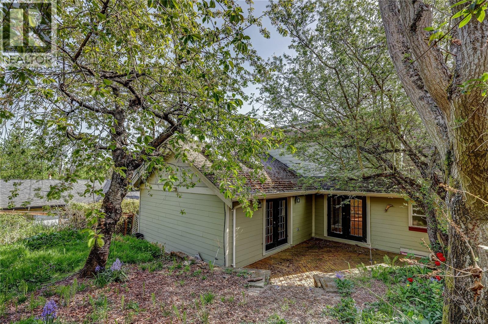 1361 Discovery Ave - 52