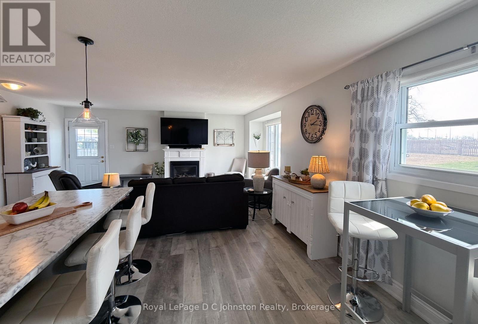 Large and Inviting Space