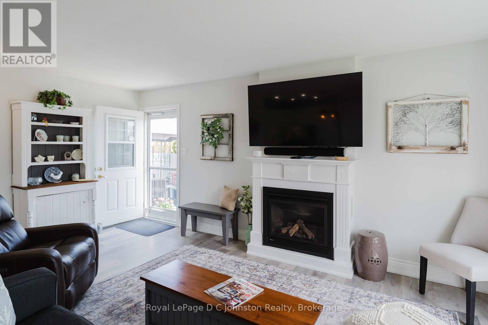 Cozy NG Fireplace that heats the home perfectly