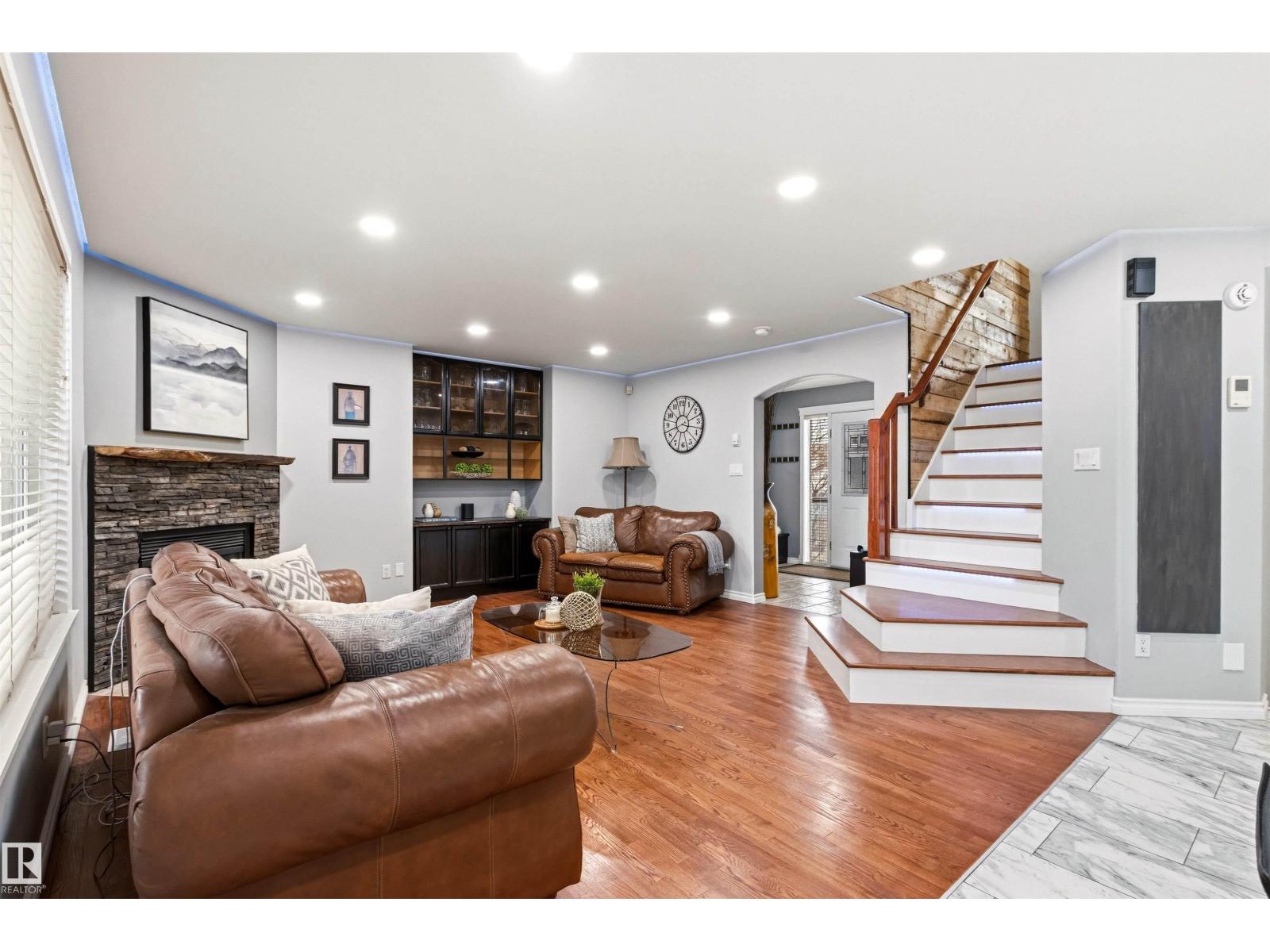 46 HILLCREST PL, St. Albert