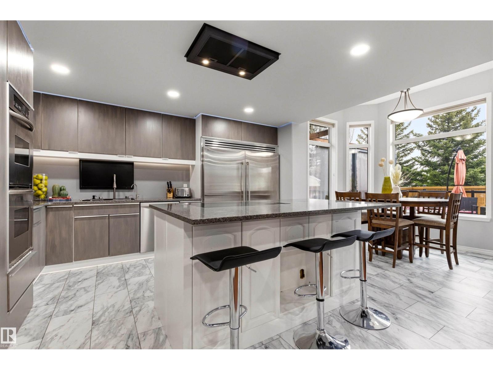 46 HILLCREST PL, St. Albert