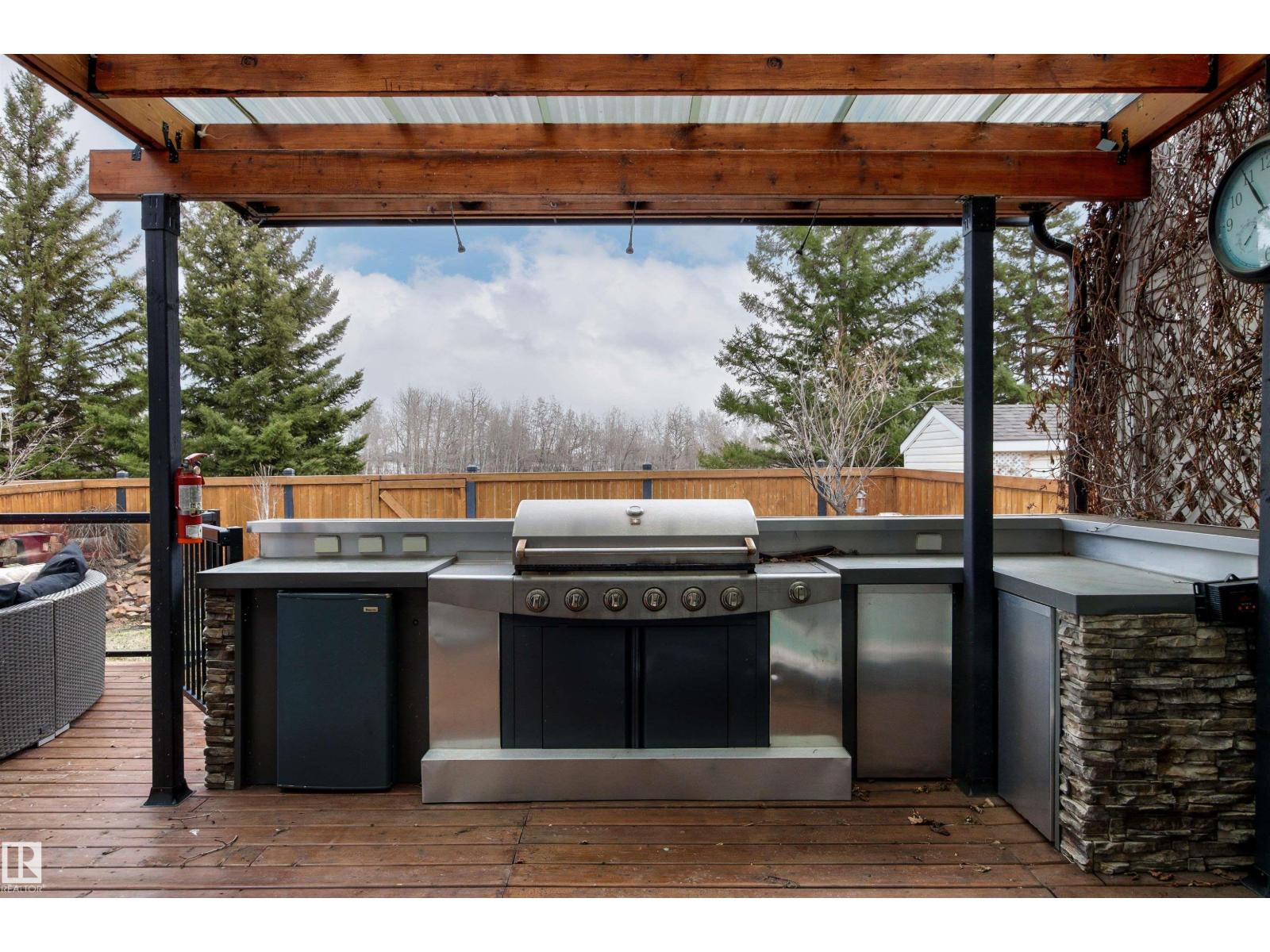 46 HILLCREST PL, St. Albert