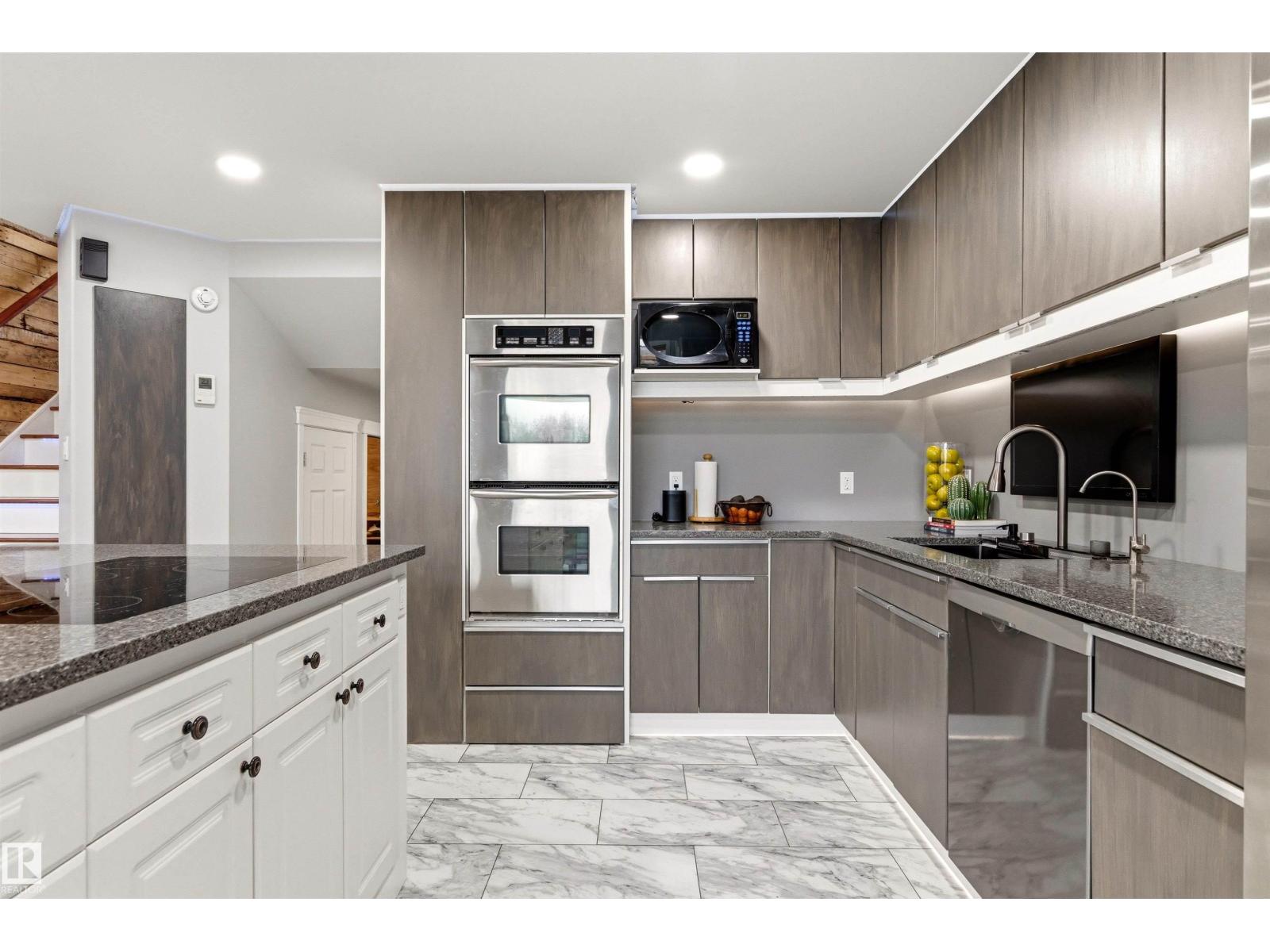 46 HILLCREST PL, St. Albert