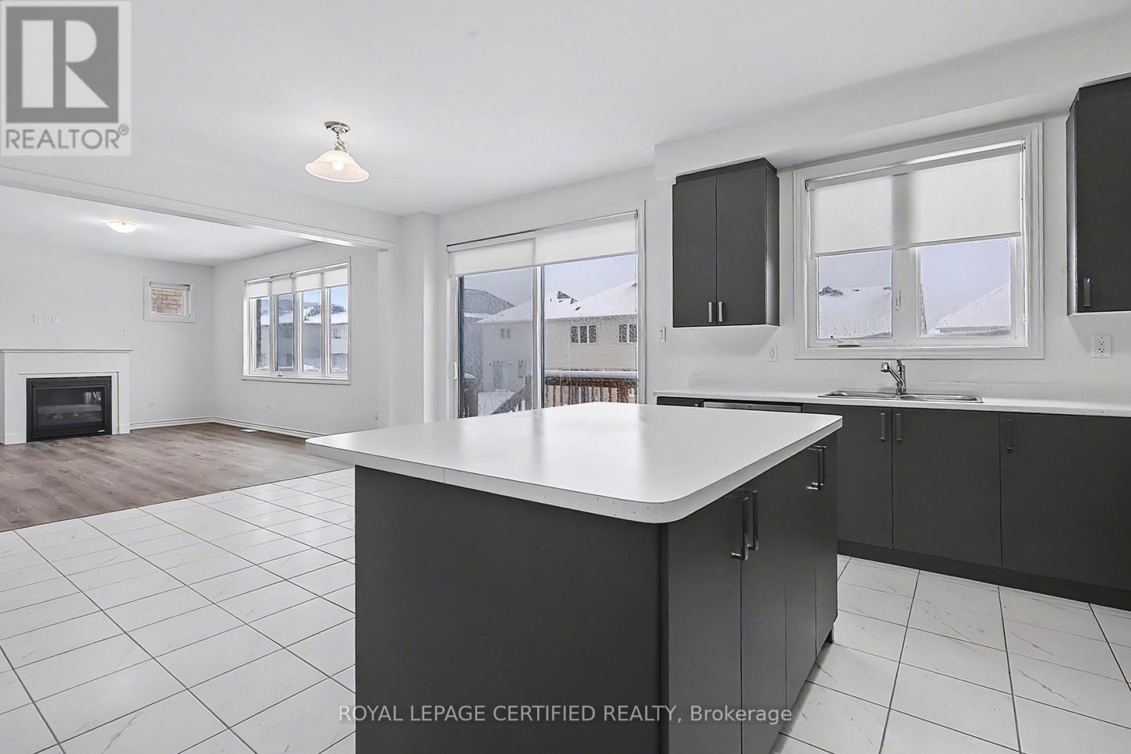 123 REA DRIVE — photo 16