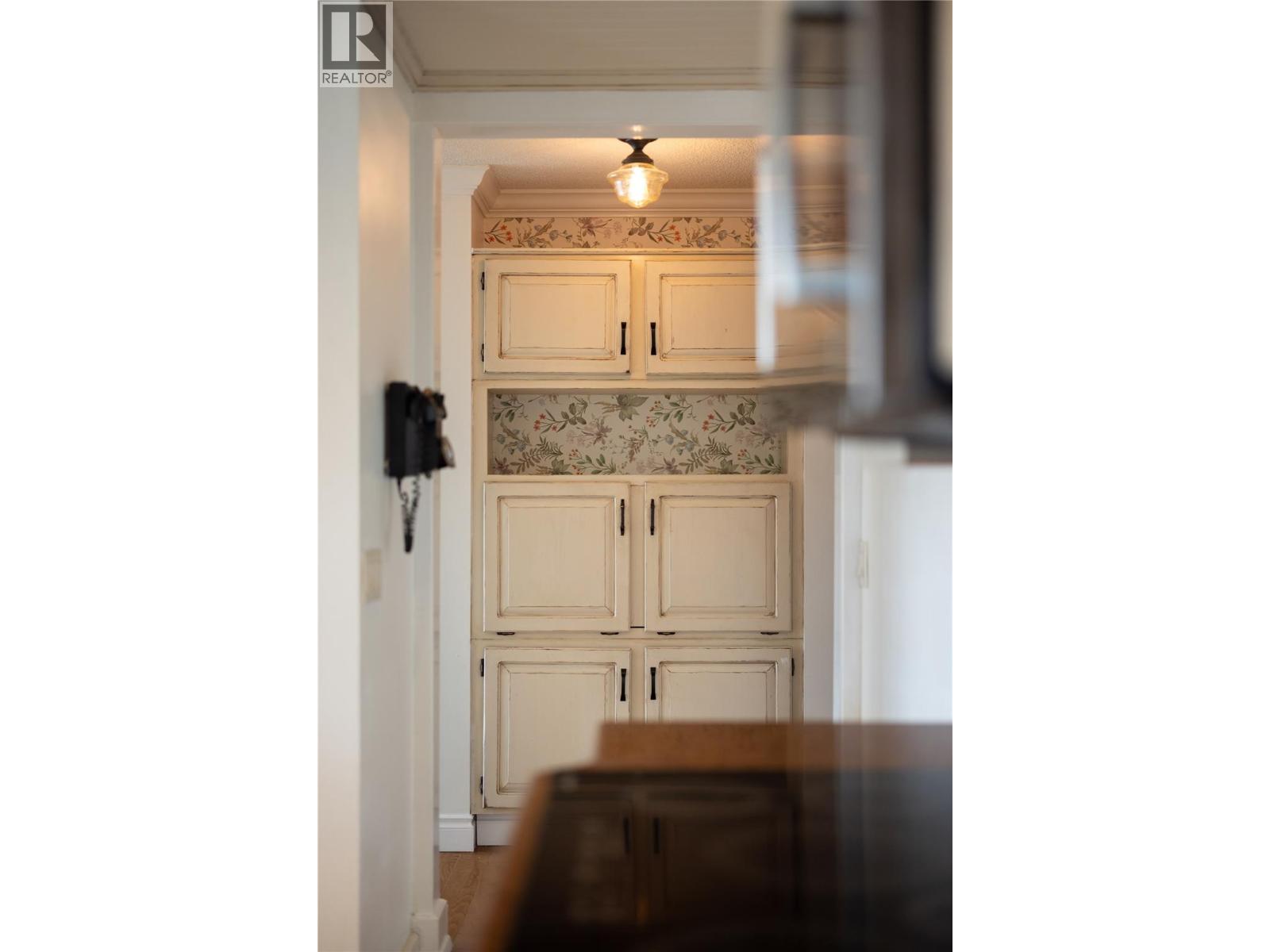 277 Clifton Road N - 12