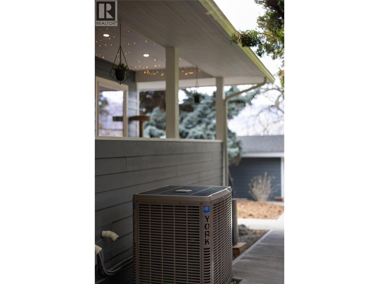 277 Clifton Road N - 52