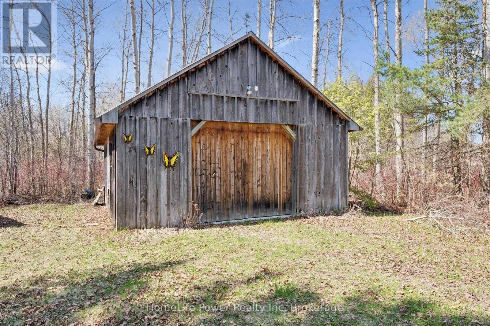 Workshop / Extra Garage