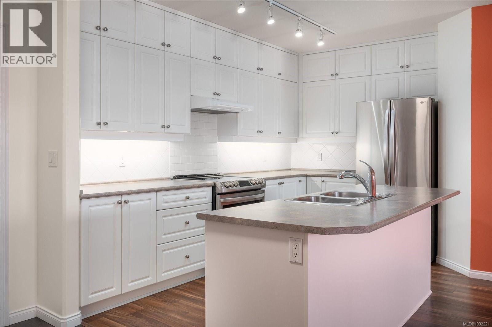 #311 1633 Dufferin Cres - Image 3