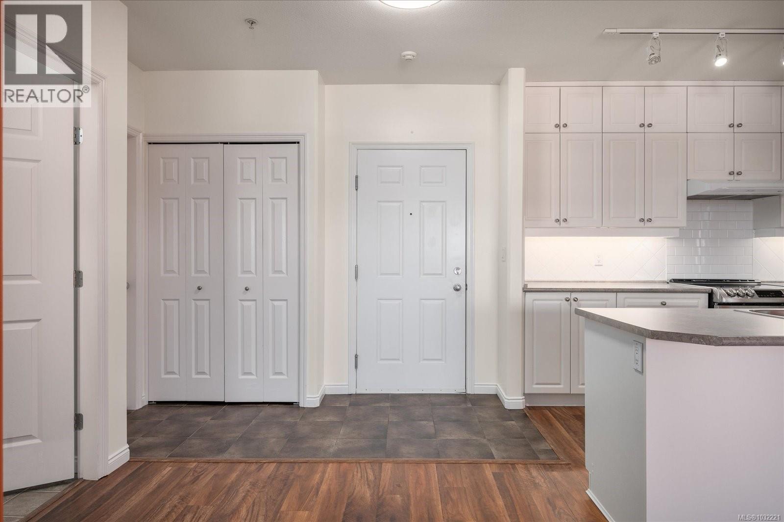 #311 1633 Dufferin Cres - Image 2