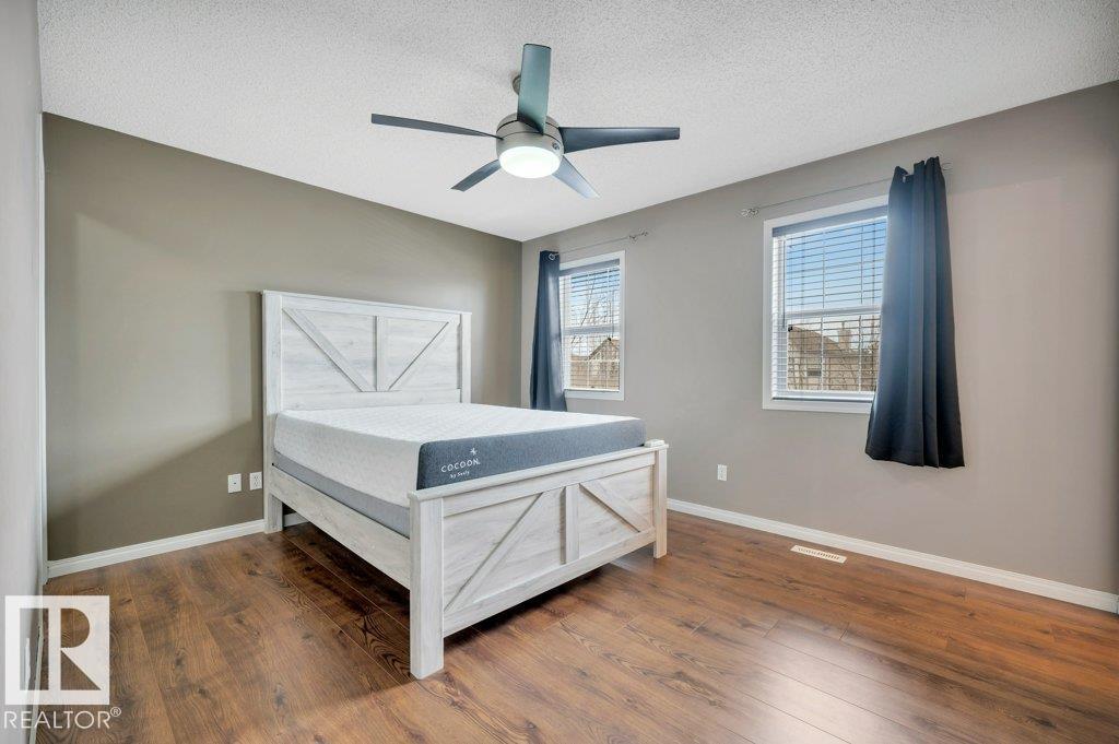 12063 19 AV SW, Edmonton