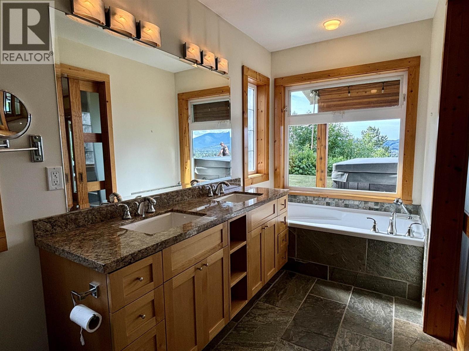 4022 SKOGLUND STREET - 16